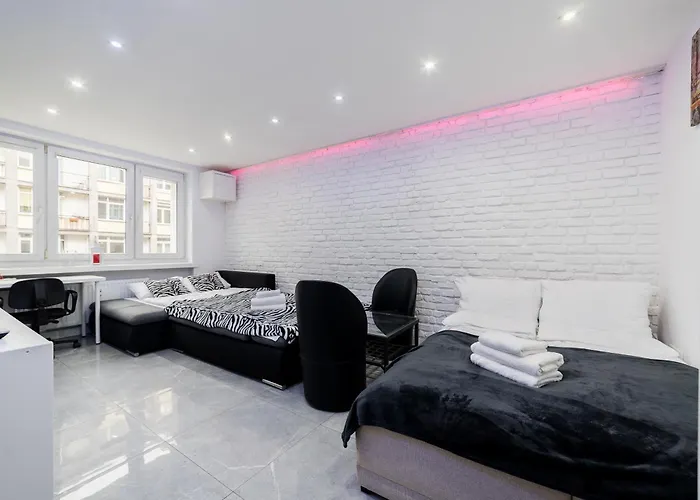 Wierzbiecice Comfort By Bookinghost Appartement *