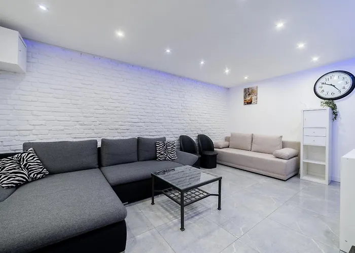 Wierzbiecice Comfort By Bookinghost Appartement