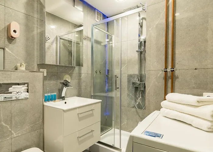 Wierzbiecice Comfort By Bookinghost Appartement