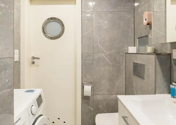 Wierzbiecice Comfort By Bookinghost شقة